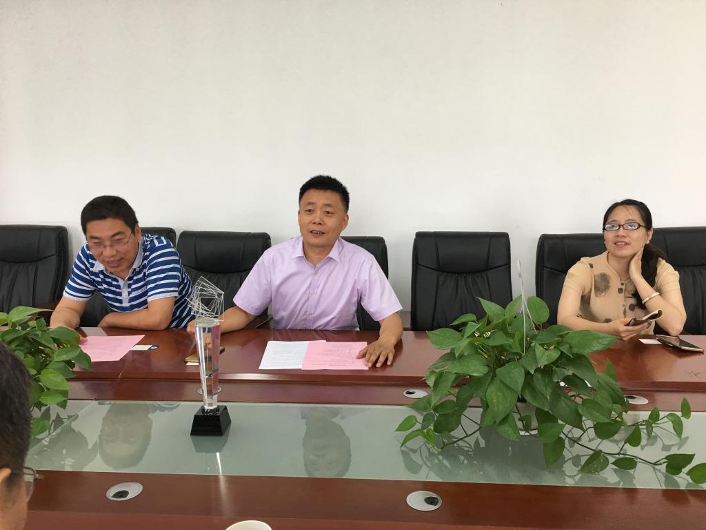 夏东盛经理介绍学院情况